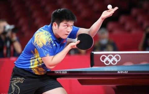 PP电子官网-《全民学乒乓发球篇》第2集：正手下旋发球动作要领及示范|马龙|樊振东|击球|旋转|击球点_新浪体育_新浪新闻