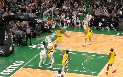 怀特上篮打进，绿军重新领先到21分步行者叫出最后一个暂停
