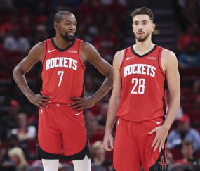 申京：我和KD被包夹后试图找到空位队友 我们只是需要把球投进