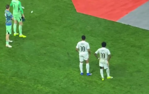 球迷翻出西超杯赛后片段：我从未见过教练的权威如此之低