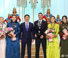 历史性获得世界亚军后 蒙古三人女篮受蒙古国总统接见