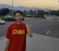 中国女篮拍摄亚洲杯定妆照 14人参与拍摄 李一凡&amp;王馨雨不在其中